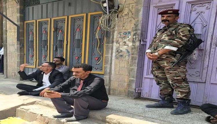 ضبط دجاج فاسد بتعز.. موقف صارم من مدير عام "القاهرة" يحمي صحة المواطنين