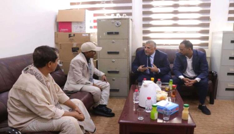 الفريق الرئاسي يطلع على أداء البنك المركزي فرع المهرة
