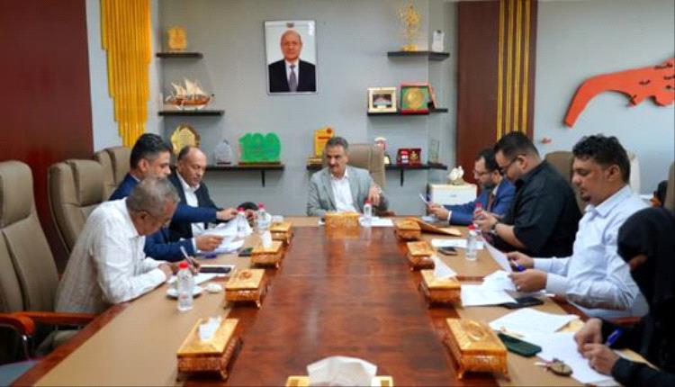 لملس يستعرض خطة برنامج مؤتمر عدن الاقتصادي