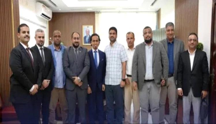 نائبا المدير التنفيذي لشركة النفط يتسلمان مهامهما رسميا
