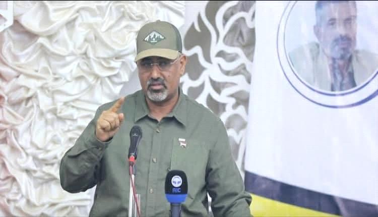 قرارات الزُبيدي القانونية وقرارات العليمي غير القانونية وما بينهما جريمة اغتيال في تعز اليمنية؟!