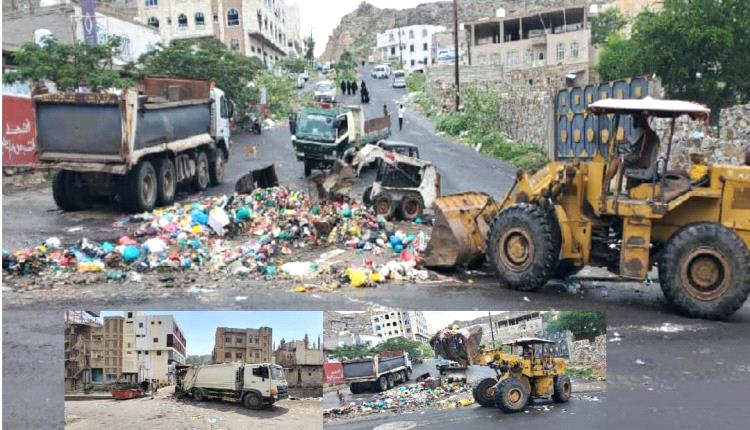 لليوم الثاني.. استمرار حملة رفع وترحيل القمامة من شوارع واحياء "القاهرة" بتعز