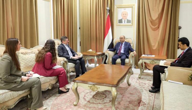 هذآ بن بريك معه صميل الرباعية الدولية 
 نرسم صورة تحليلية معقدة للوضع الحالي،