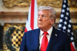الرئيس الأمريكي يلمح: إيران قد تنضم لاتفاقات أبراهام
