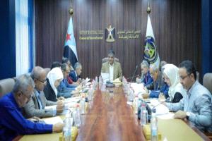 أمانة الانتقالي تندد بانقطاع مرتبات الموظفين وتجاهل الرئاسي