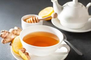 شاي الليمون والزنجبيل.. كيف يقي من الأمراض المزمنة؟
