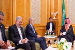 ولي العهد السعودي يناقش مع لاريجاني الأوضاع الإقليمية