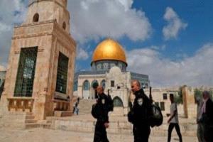 عشرات المستوطنين يقتحمون باحات المسجد الأقصى..واعتقال 16 فلسطينيا من الضفة