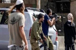 إصابة ثلاثة فلسطينيين في هجوم لمستوطنين إسرائيليين على قرية جنوب الخليل