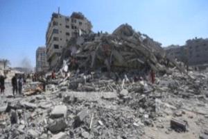 استشهد 10 فلسطينيين من منتظرى المساعدات، اليوم الجمعة، برصاص جيش الاحتلال الإسرائيلى فى وسط قطاع غزة.