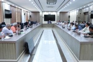 وزير الزراعة والاسماك يرأس اجتماعا موسعا للقطاعات المالية والإيرادية