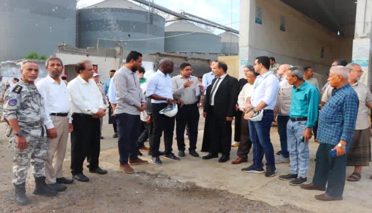 وفد رفيع المستوى من البنك الدولي يزور مركز الإنزال السمكي (الدوكيارد) في المعلا بعدن
