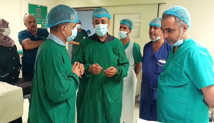 مدير صحة عدن يشيدبجهود إدارة مستشفى 22 مايو في تحسين جودة الخدمة المقدمة المواطنين 