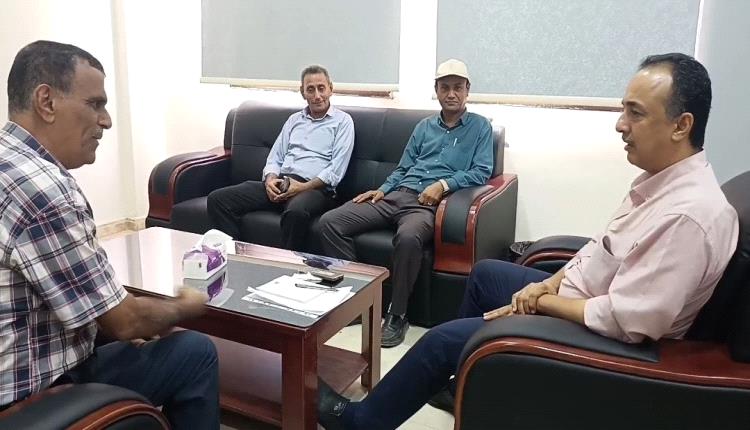 مدير عام صحة عدن يناقش مع جمعية الهلال الأحمر اليمني اوجة التعاون المشترك