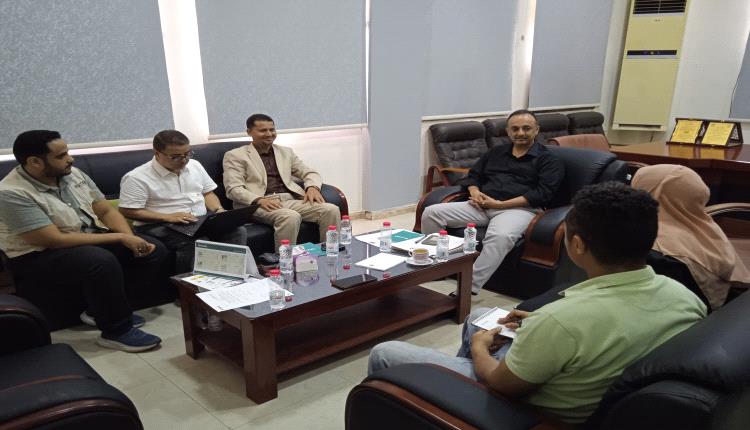 مكتب الصحة بعدن يناقش مع وزارة الصحة تعزيز معايير الجودة ومكافحة العدوى في المرافق الصحية