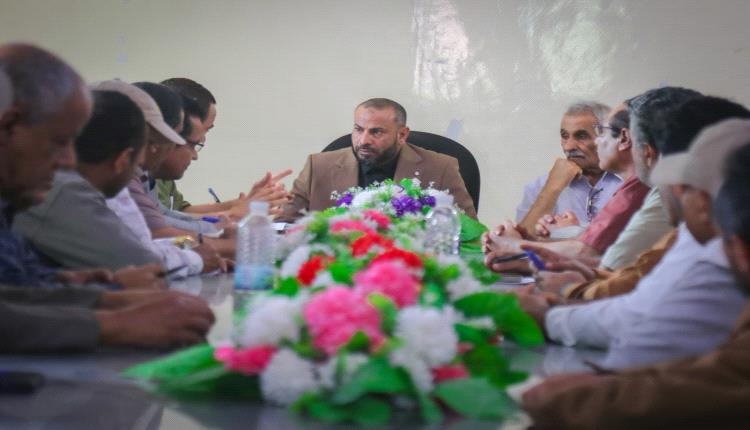 محافظ الضالع يعقد اجتماعًا مع قيادات الصحة لبحث تطوير الخدمات الطبية
