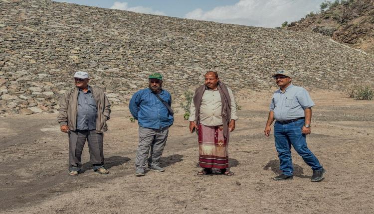 لجنة من وزارة الزراعة تستلم سدّي كلتاه والناشع في الضالع 