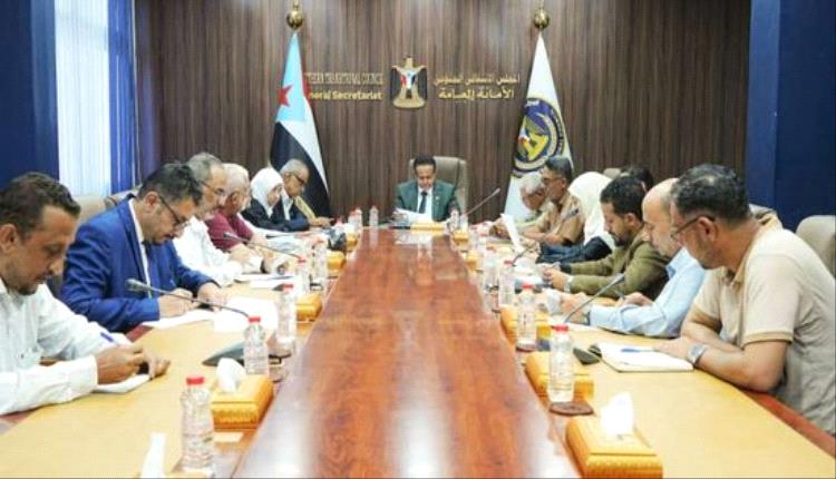 أمانة الانتقالي تثمن التفاف الجماهير حول المجلس..