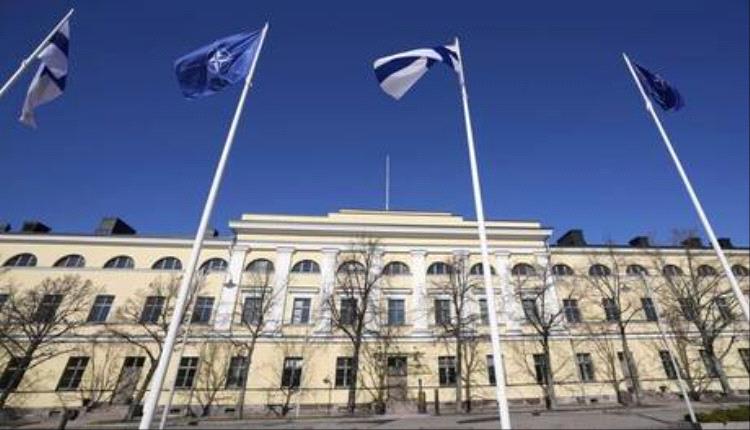 رئيس وزراء فنلندا يردّ بسخرية على تهديدات ترامب بسحب قواته  