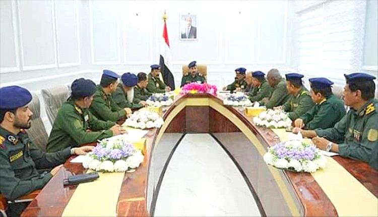 منتسبو الداخلية يردّون على الوزير حيدان: مرتبات مقطوعة منذ أربعة أشهر وفساد مستشري بمالية الوزارة في عدن
