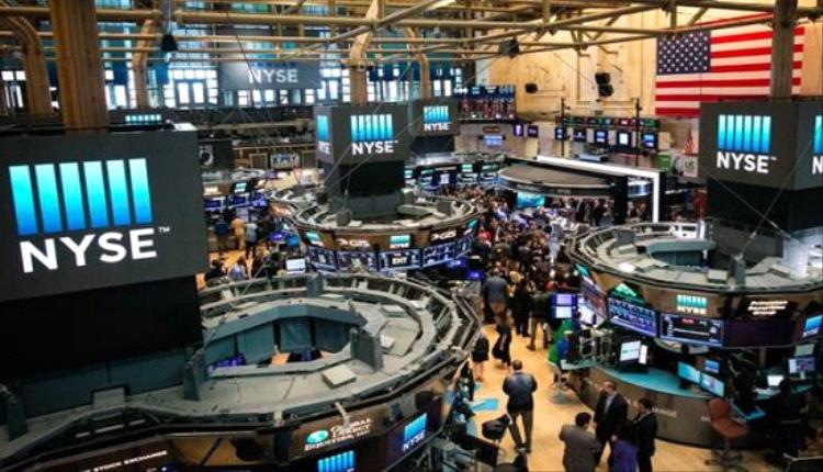 بداية التداولات.. المؤشرات الأمريكية تلامس مستويات تاريخية