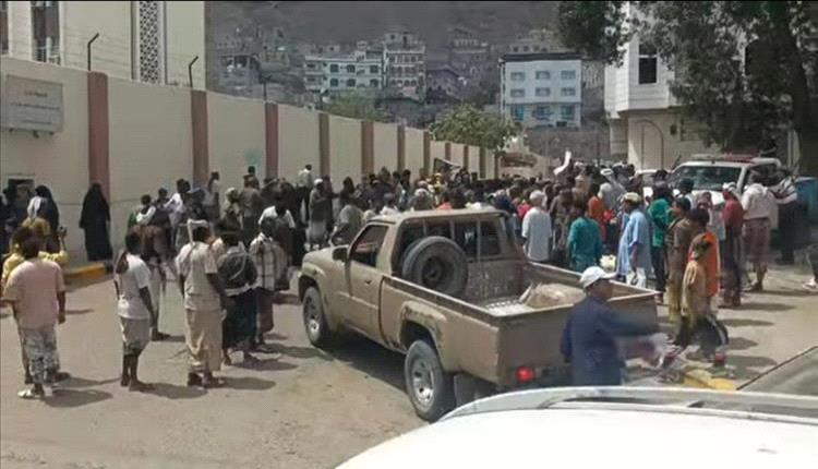 
عاجل: تصعيد شعبي في عدن يتصاعد… مطالبات بإقالة أرسلان السقاف
