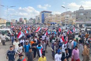 جماهير حضرموت تتمسك بدولة الجنوب وتتحدى الرصاص بسلميتها