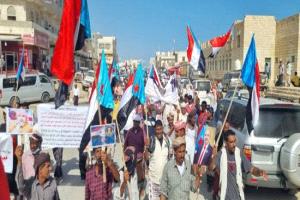 جماهير سقطرى تعلن تضامنها مع حضرموت رفضا للقمع