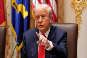 مسؤول أمريكي: ترامب يعيد تقييم الدعم الأوروبي بشأن أوكرانيا