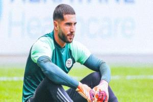 إصابة لوكا زيدان حارس الجزائر بكسر في الفك