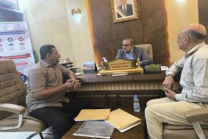 وزير الصحة يلتقي مدير مركز الغسيل الكلوي بمحافظة الضالع

