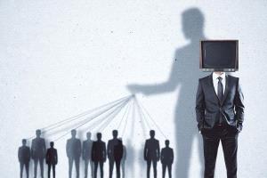 الإعلام الجنوبي بين الرياض وعدن: من يملك القرار؟