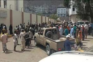 
عاجل: تصعيد شعبي في عدن يتصاعد… مطالبات بإقالة أرسلان السقاف
