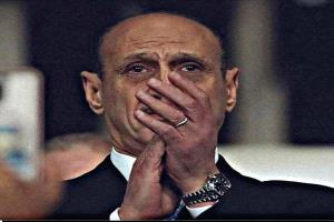 
-دمعة فرح هذا الرجل أنتجت نزيفا فرائحيا يساوي وطنا..