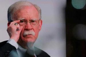 بولتون: على واشنطن استعادة السيطرة على مضيق هرمز عسكريًا