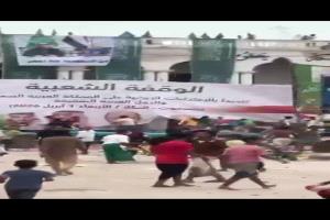 عاجل :  في المكلا محتجون ينزلون أعلام المملكة العربية السعودية ويرفعون علم الجنوب