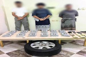 عدن.. مكافحة المخدرات تطيح بثلاثة متهمين بحوزتهم 12 كيلو حشيش مخدر