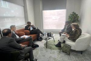 البيض يستعرض التطورات في الجنوب مع صحفيين بريطانيين