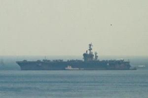 أكسيوس: سفن تابعة للبحرية الأمريكية عبرت مضيق هرمز