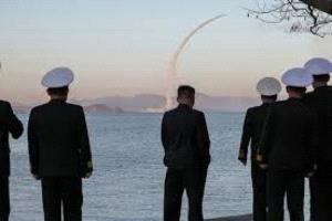 كوريا الشمالية تجري تجارب على صواريخ بحرية