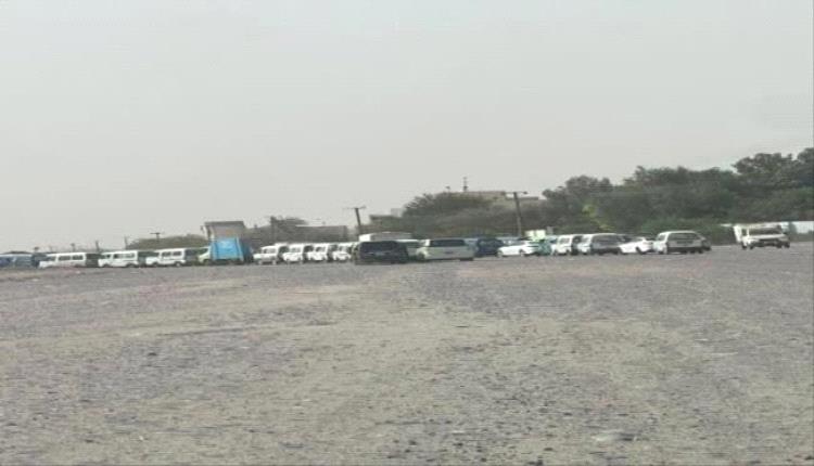 انعدام كلي لمادة الغاز المنزلي يفاقم معاناة المواطنين ويشعل أزمة مواصلات خانقة في عدن

