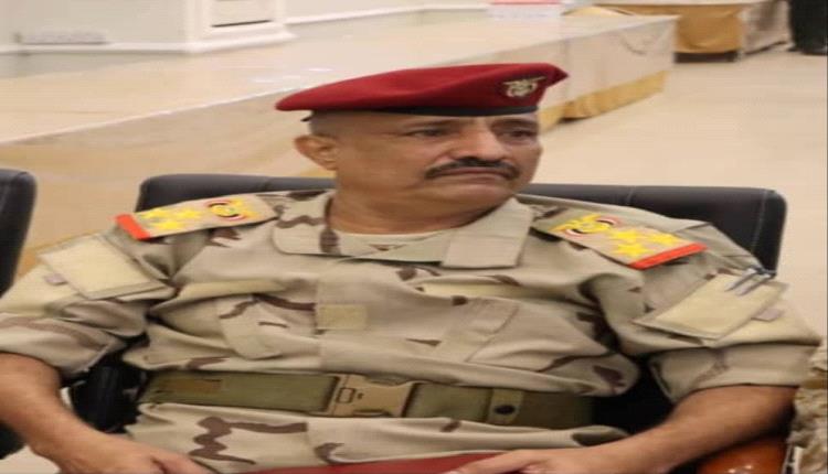 هوس الضهور الاعلامي والسلوك العنصري عند معالي وزير الدفاع الفريق الركن طاهر العقيلي. 
