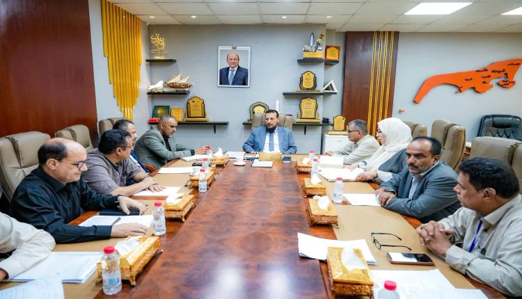 المحافظ شيخ يترأس اجتماعًا للوقوف أمام التحديات التي تواجه القطاع التربوي والتحضيرات لانطلاق العام الدراسي الجديد