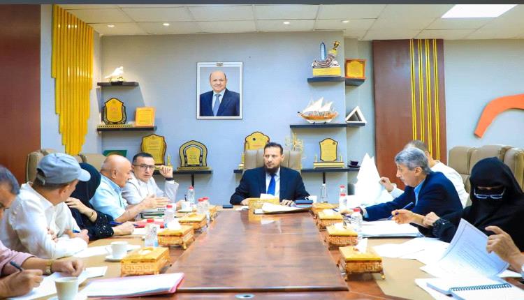 اجتماعً لمناقشة أوضاع المياه والصرف والصحي ويقر عددا من الإجراءات لتعزيز منظومة العمل