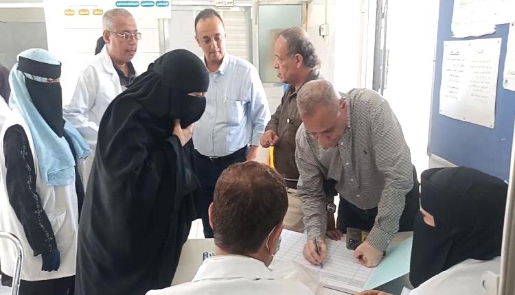 الشعبي يتفقد سير تنفيذ الحملة الاستثنائية لمكافحة  الحصبة في الشيخ عثمان ودارسعد بعدن
