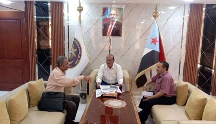 هرهرة يلتقي الكاتب والباحث نجمي عبدالمجيد ويطمئن على صحته

