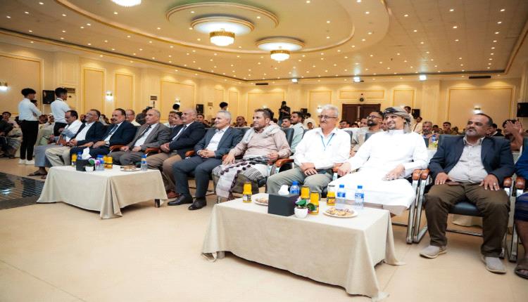 السلطة المحلية بالعاصمة عدن تحتفي بتزويج 40 عريسًا وعروسًا من أبناء خور مكسر