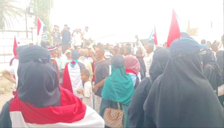 وقفة أمام وزارة الكهرباء بالمنصورة للمطالبة بإنهاء أزمة الانقطاعات
