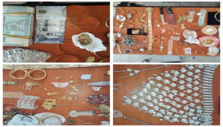 أمن دوعن يضبط عصابة سرقة منازل ويستعيد المسروقات
