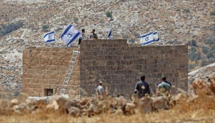 فرنسا تدعو لمحاكمة مستوطنين يحاصرون منازل فلسطينيين في قُصرة